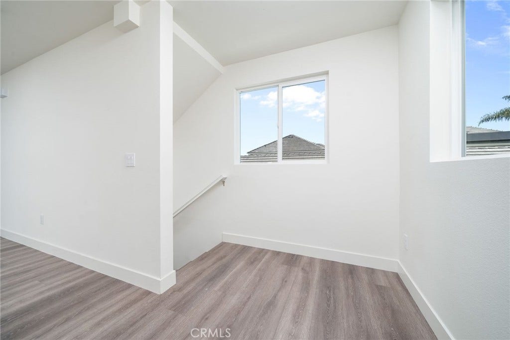 6837 N Haskell Avenue, Van Nuys, CA 91406 6837 N Haskell Avenue, Van Nuys, CA 91406