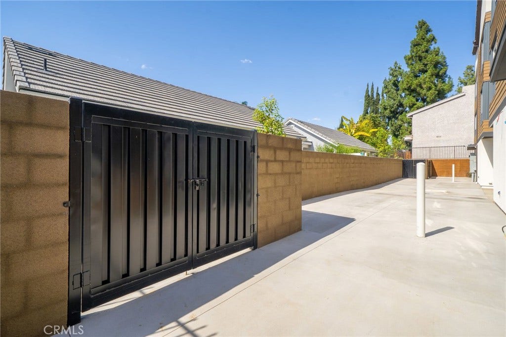 6837 N Haskell Avenue, Van Nuys, CA 91406 6837 N Haskell Avenue, Van Nuys, CA 91406