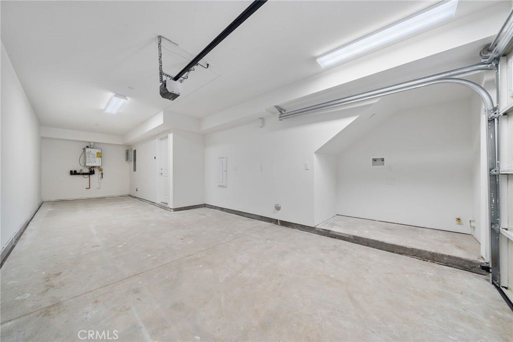 6837 N Haskell Avenue, Van Nuys, CA 91406 6837 N Haskell Avenue, Van Nuys, CA 91406