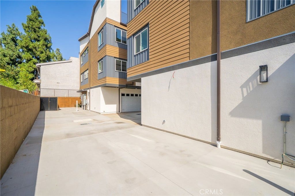 6837 N Haskell Avenue, Van Nuys, CA 91406 6837 N Haskell Avenue, Van Nuys, CA 91406