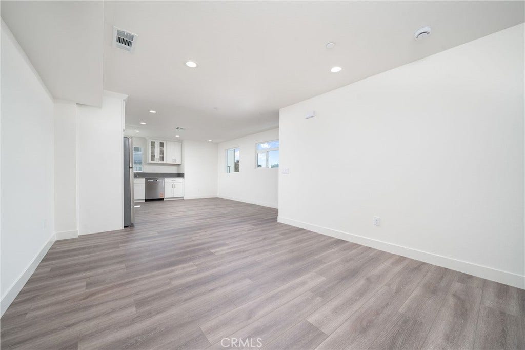 6837 N Haskell Avenue, Van Nuys, CA 91406 6837 N Haskell Avenue, Van Nuys, CA 91406