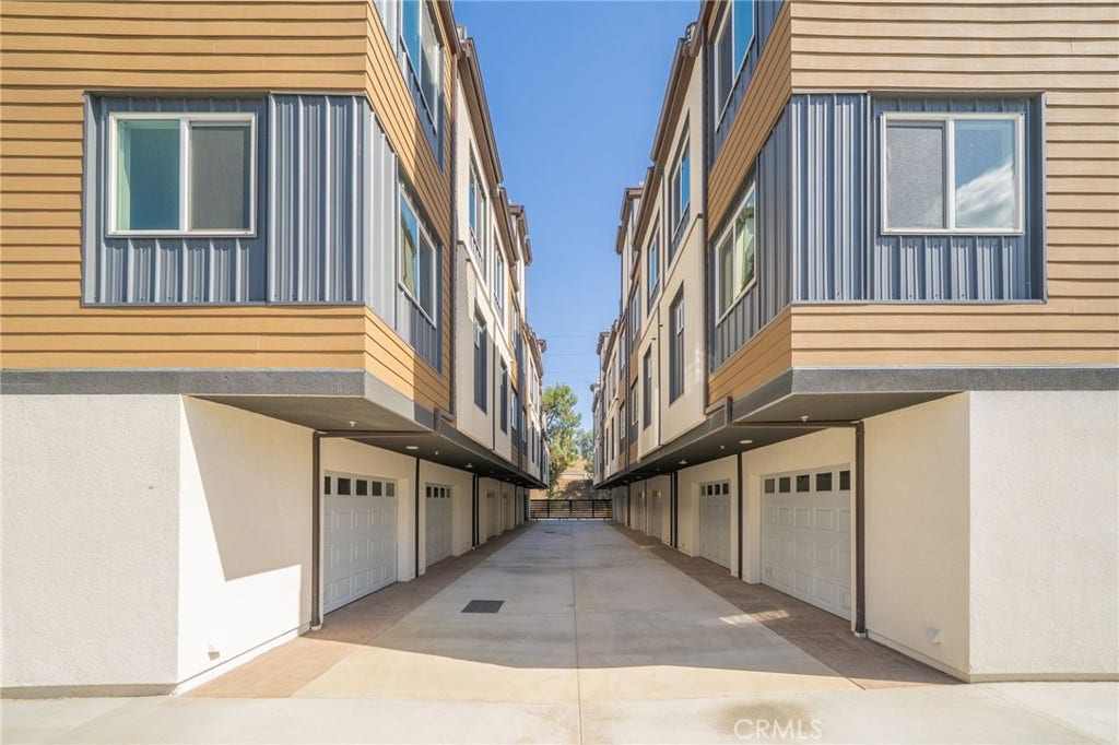 6837 N Haskell Avenue, Van Nuys, CA 91406 6837 N Haskell Avenue, Van Nuys, CA 91406