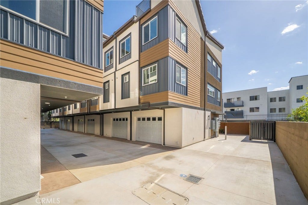 6837 N Haskell Avenue, Van Nuys, CA 91406 6837 N Haskell Avenue, Van Nuys, CA 91406