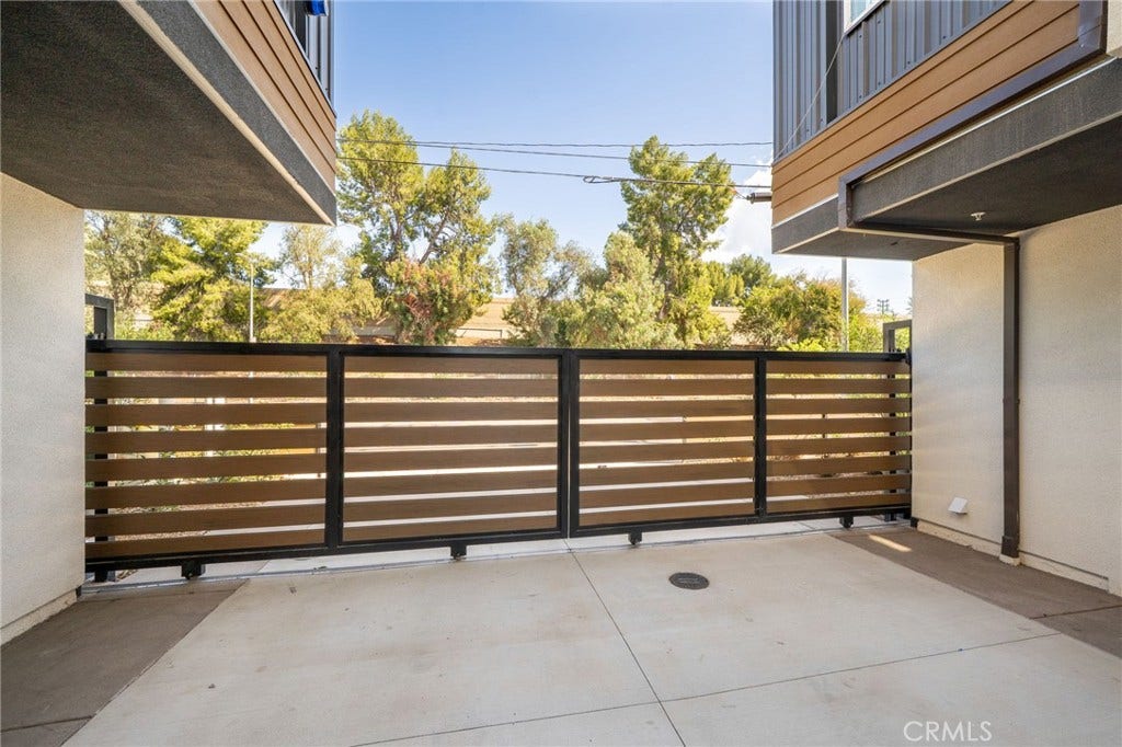 6837 N Haskell Avenue, Van Nuys, CA 91406 6837 N Haskell Avenue, Van Nuys, CA 91406