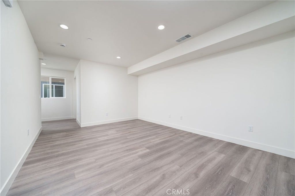6837 N Haskell Avenue, Van Nuys, CA 91406 6837 N Haskell Avenue, Van Nuys, CA 91406