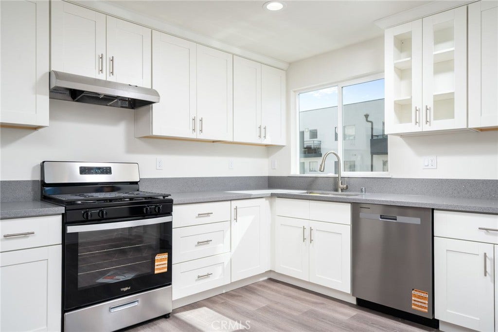 6837 N Haskell Avenue, Van Nuys, CA 91406 6837 N Haskell Avenue, Van Nuys, CA 91406