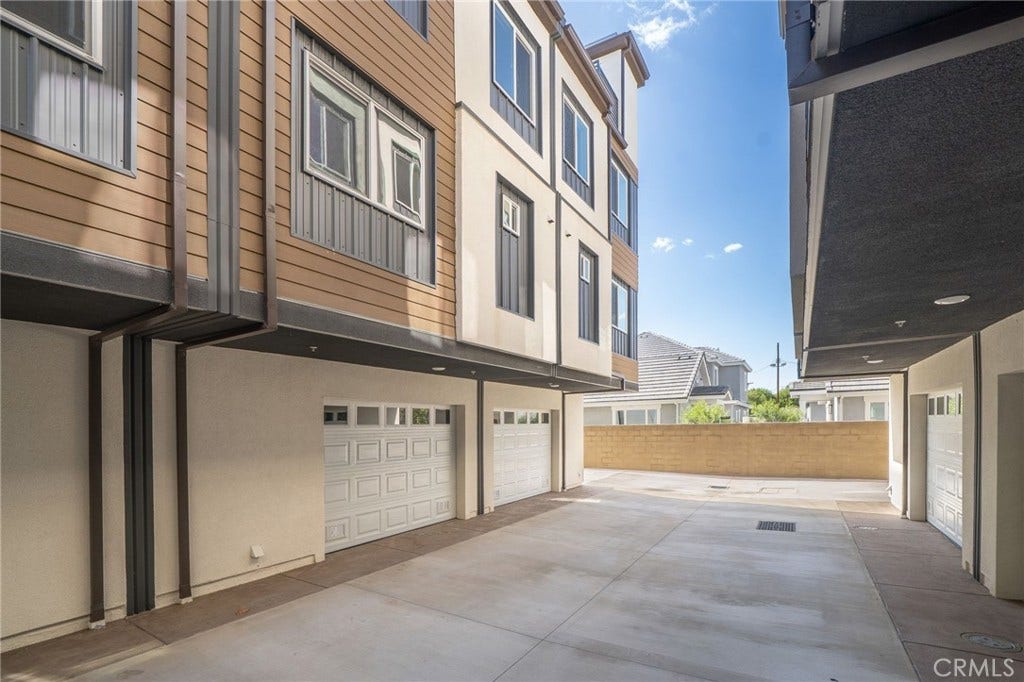 6837 N Haskell Avenue, Van Nuys, CA 91406 6837 N Haskell Avenue, Van Nuys, CA 91406