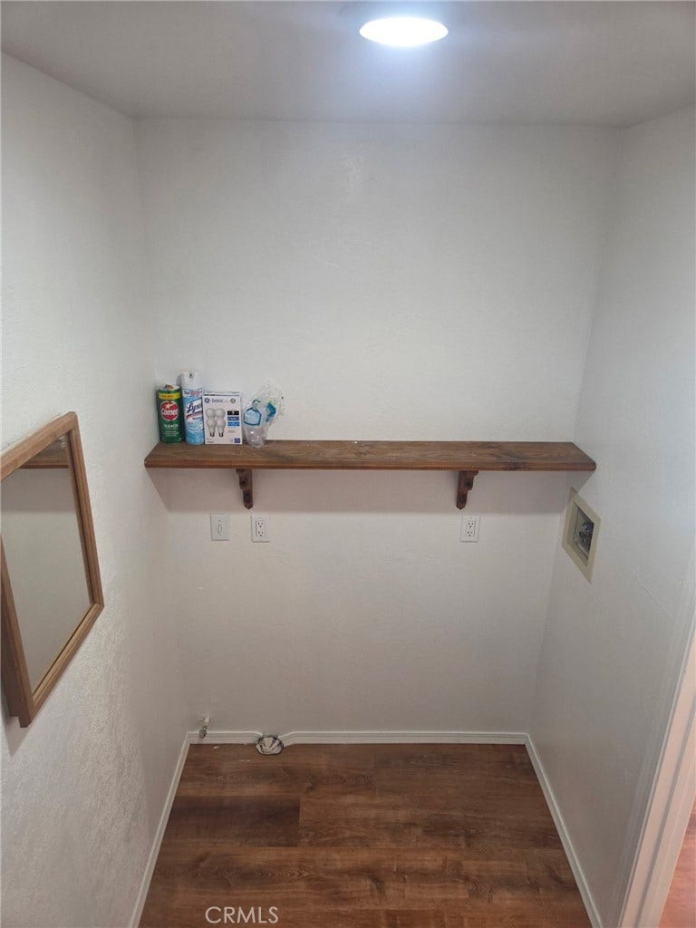 158 Leonard, Sugarloaf, CA 92386 Laundry room