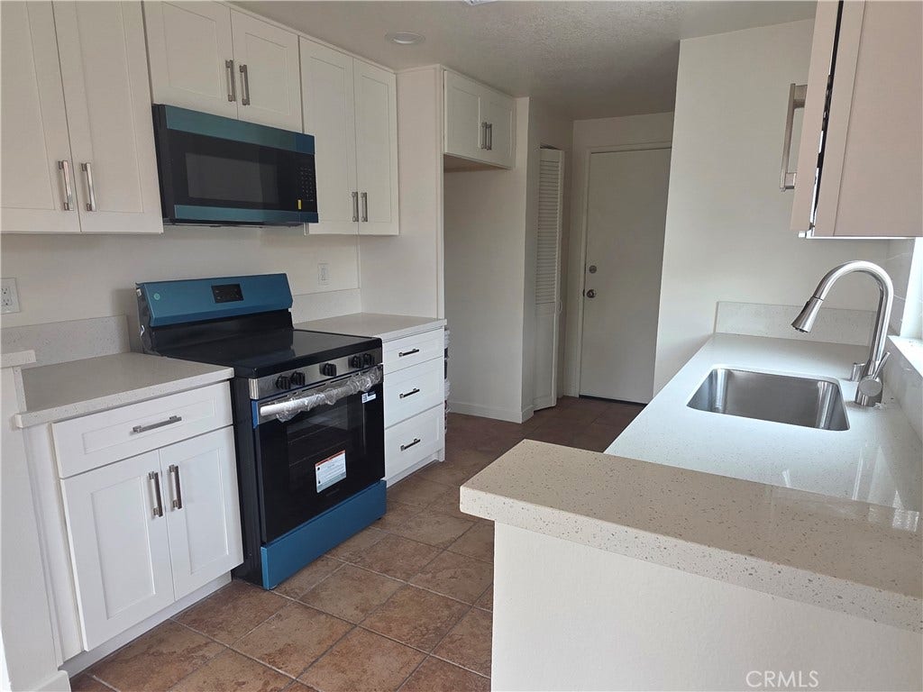 14742 Aruba, Moreno Valley, CA 92553 Kitchen with New appliances