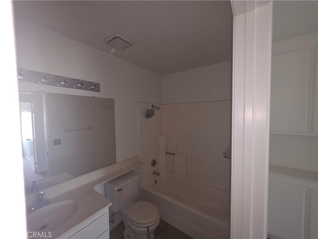 14742 Aruba, Moreno Valley, CA 92553 Hallway Bathroom