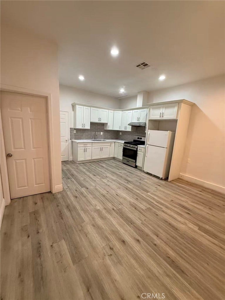 219 W Elm Street, Ontario, CA 91762 219 W Elm Street, Ontario, CA 91762