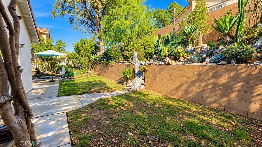 12049 Maple Leaf, Fontana, CA 92337 12049 Maple Leaf, Fontana, CA 92337