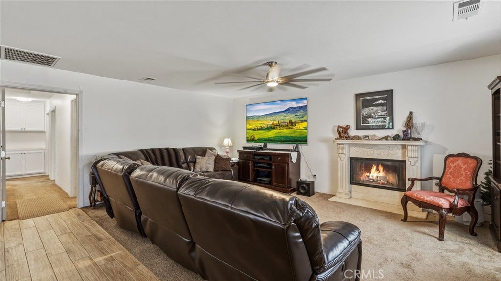 12755 Hyacinth, Whitewater, CA 92282 Spacious living room