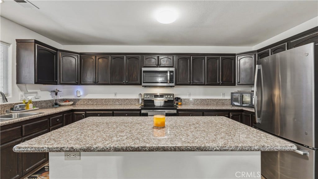 12755 Hyacinth, Whitewater, CA 92282 Nice size center Island