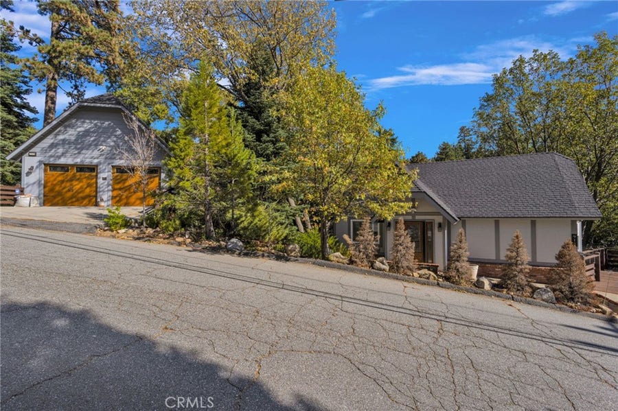 Property photo for 915 Trinity, Lake Arrowhead, CA