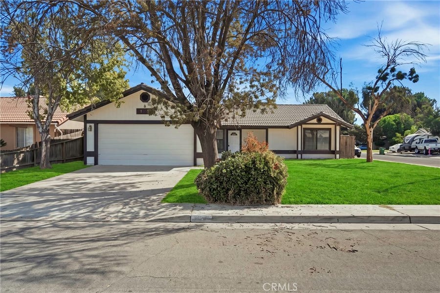 Property photo for 166 N Lyndsay, Dinuba, CA