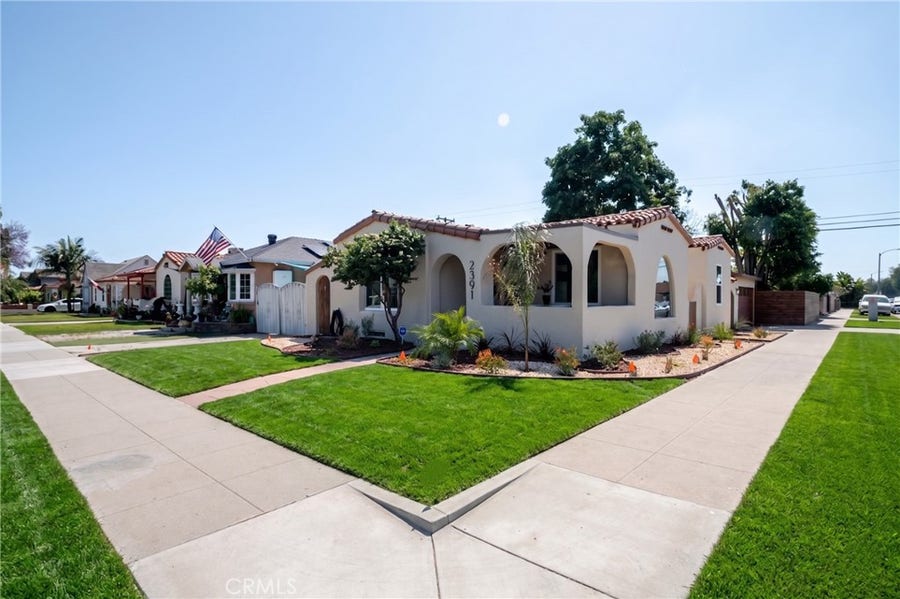 Property photo for 2391 Fashion Ave, Long Beach, CA