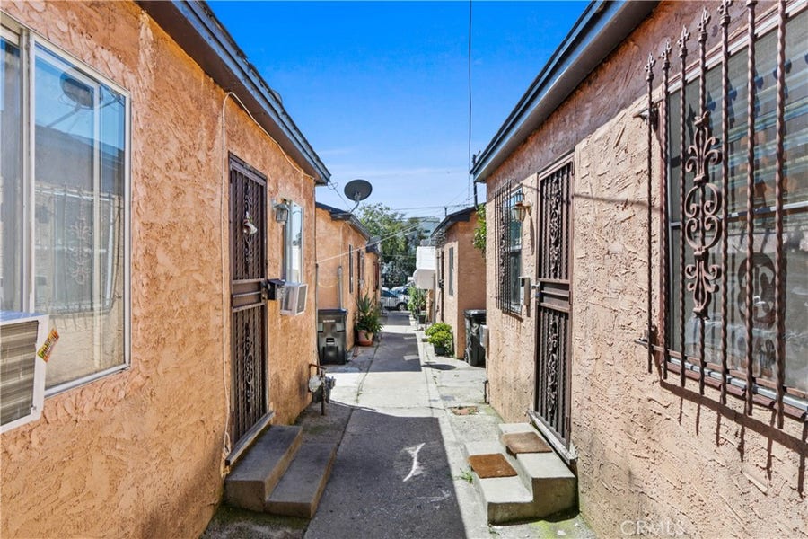 Property photo for 2015 Pennsylvania Avenue, Los Angeles, CA