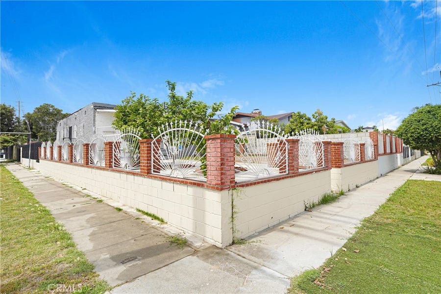 Property photo for 9027 Menlo, Los Angeles, CA