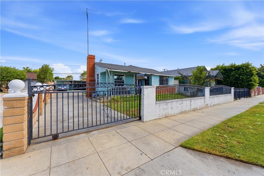 Property photo for 121 E 68th Way, Long Beach, CA