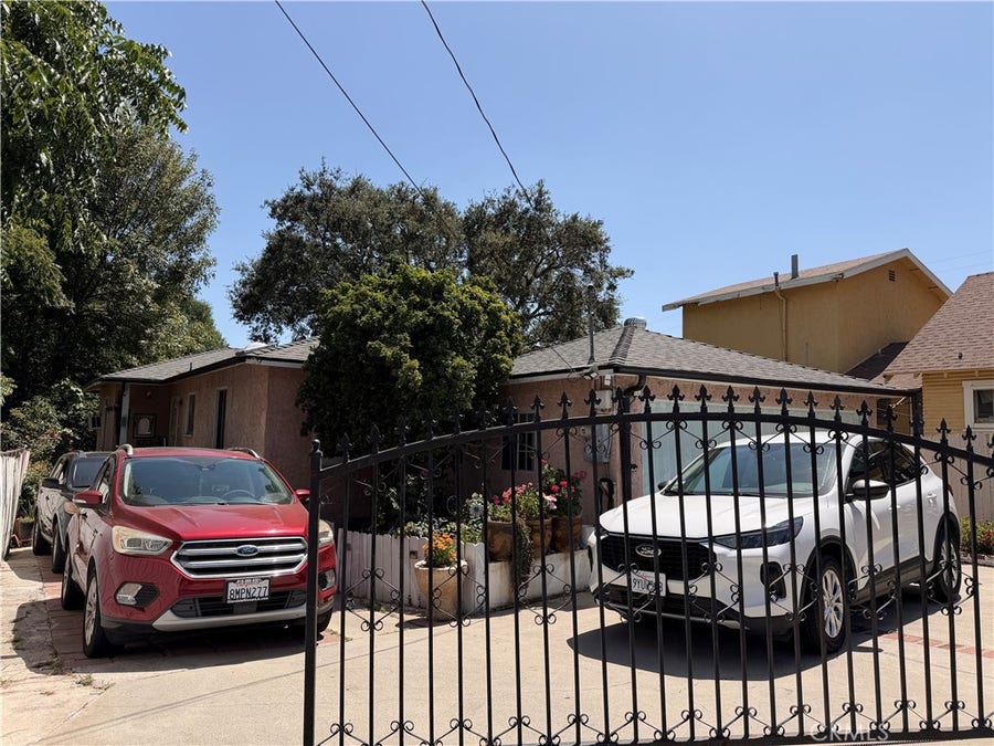 Property photo for 290 E Woodbury Rd, Altadena, CA