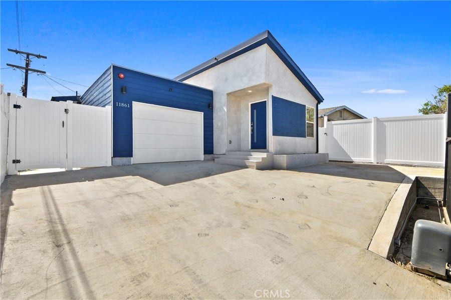 Property photo for 11861 S San Pedro, Los Angeles, CA