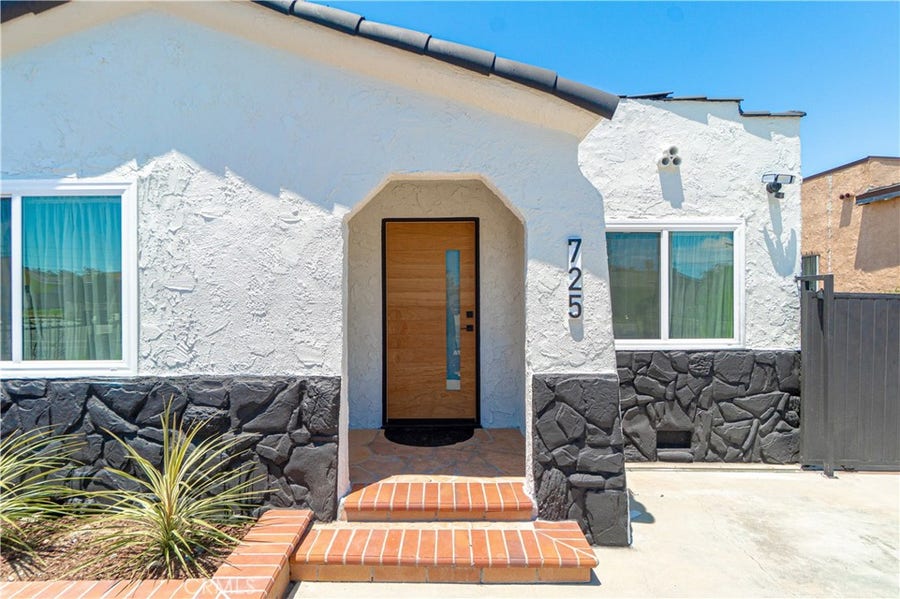 Property photo for 725 W 108th St., Los Angeles, CA