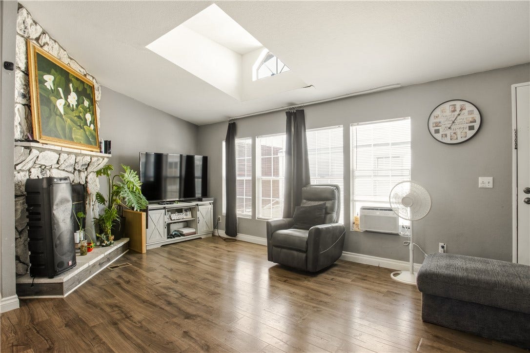 21217 Washington Ave, #Spc 18, Walnut, CA 91789 Living Room