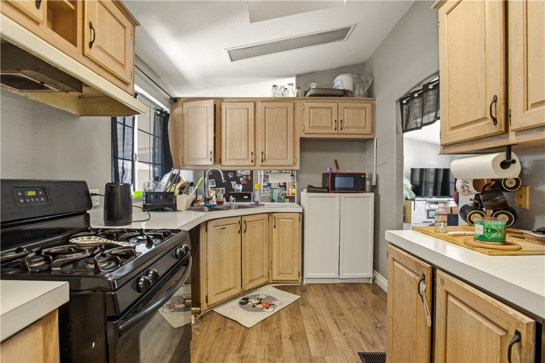 21217 Washington Ave, #Spc 18, Walnut, CA 91789 Kitchen