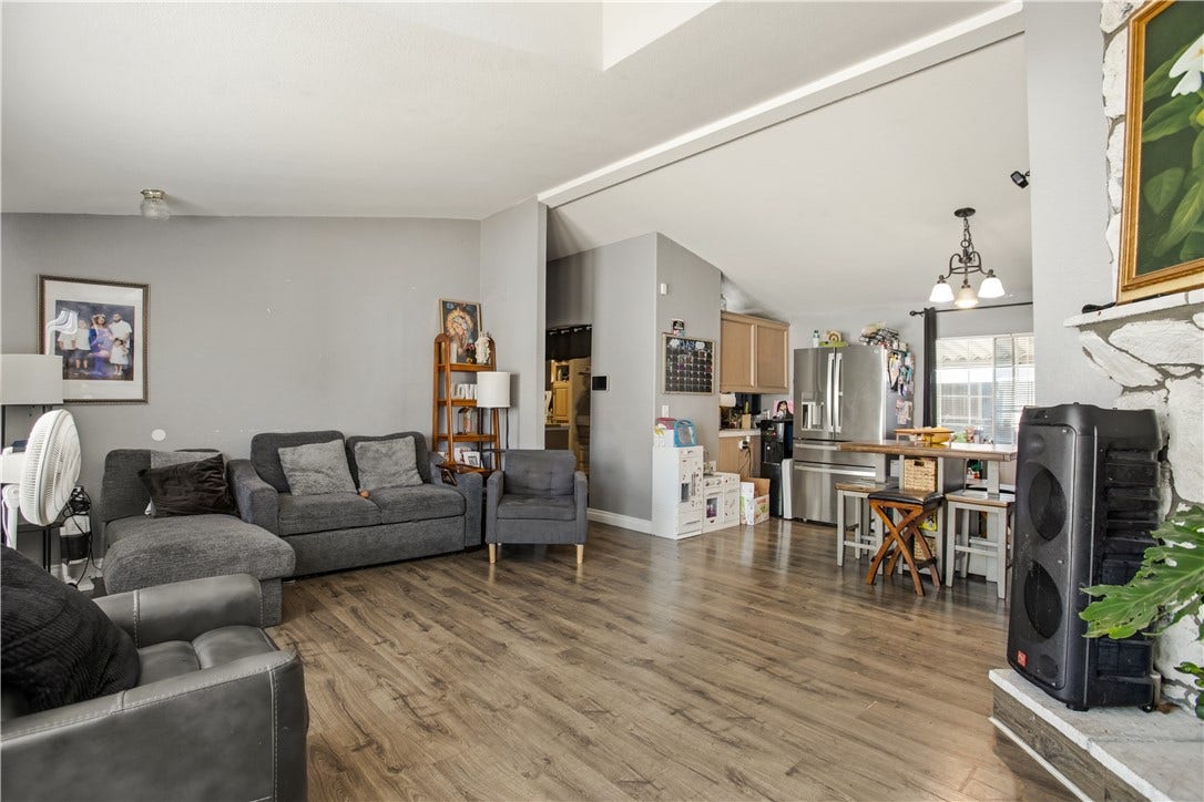 21217 Washington Ave, #Spc 18, Walnut, CA 91789 Living Room