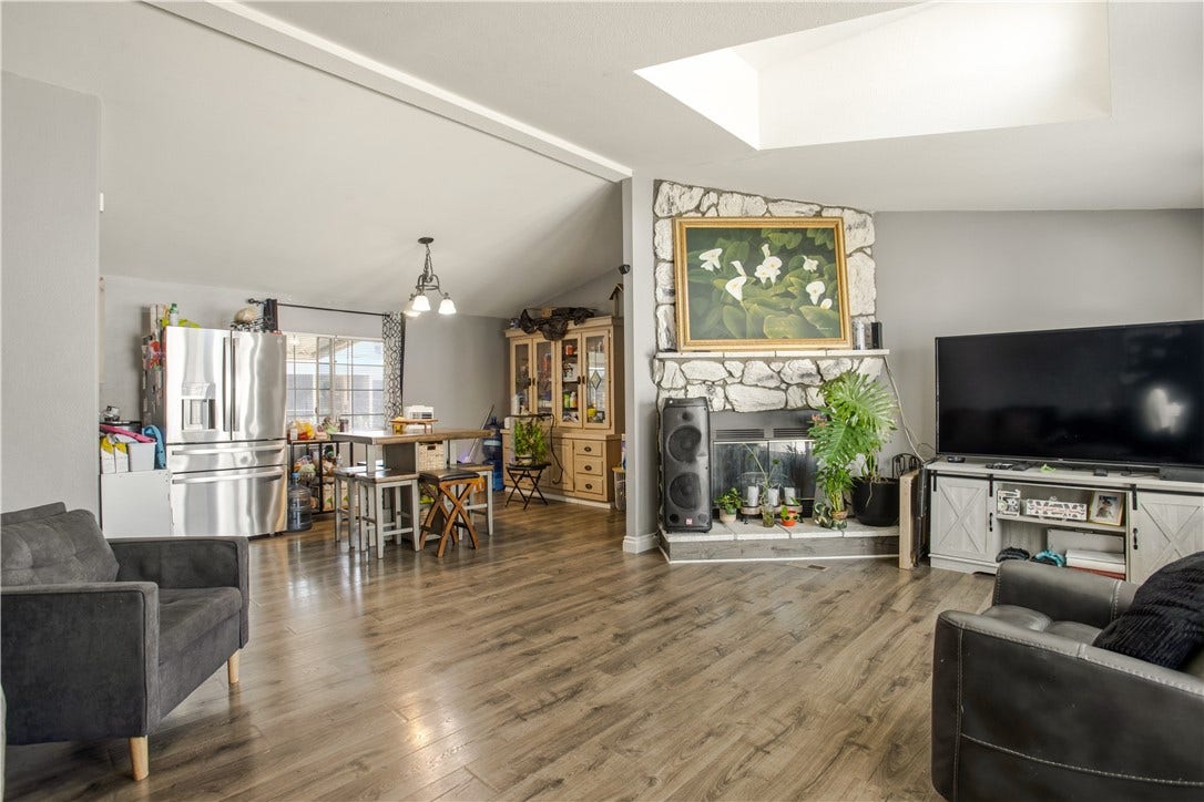 21217 Washington Ave, #Spc 18, Walnut, CA 91789 Living Room