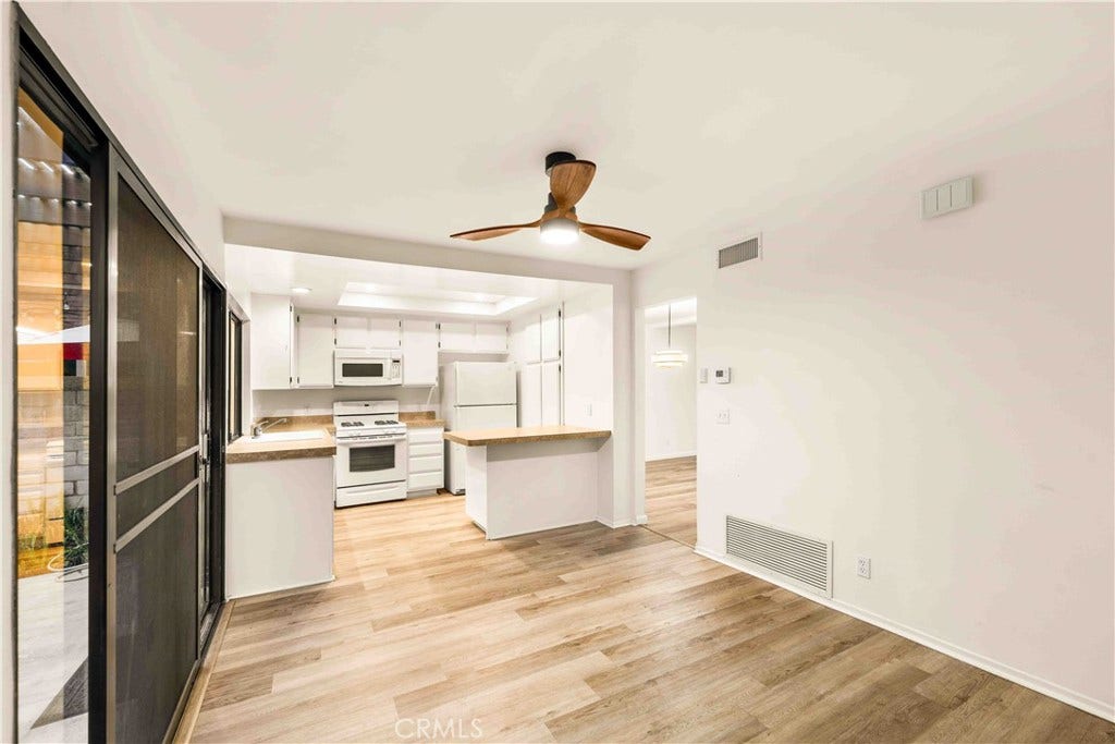 189 S Hollenbeck, Covina, CA 91723 189 S Hollenbeck, Covina, CA 91723