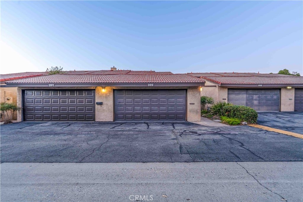 189 S Hollenbeck, Covina, CA 91723 189 S Hollenbeck, Covina, CA 91723