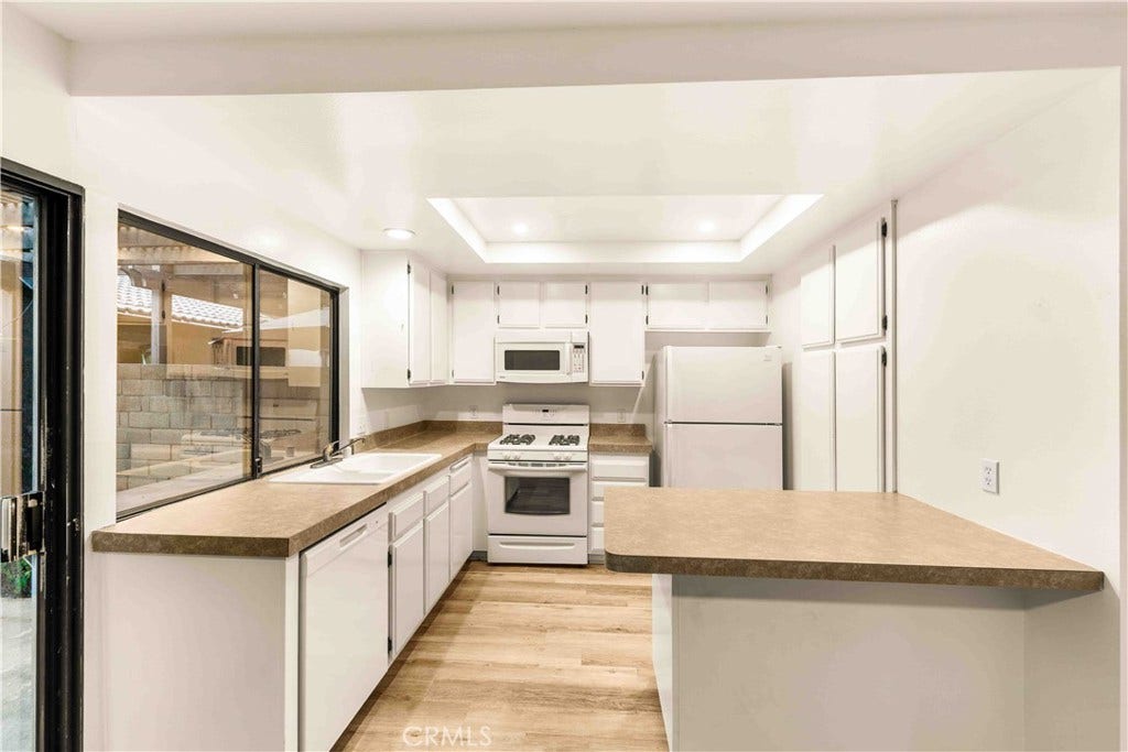 189 S Hollenbeck, Covina, CA 91723 189 S Hollenbeck, Covina, CA 91723