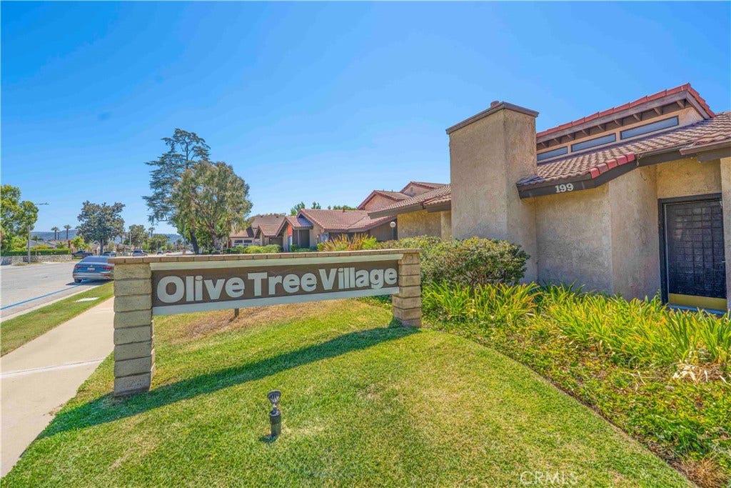 189 S Hollenbeck, Covina, CA 91723 189 S Hollenbeck, Covina, CA 91723