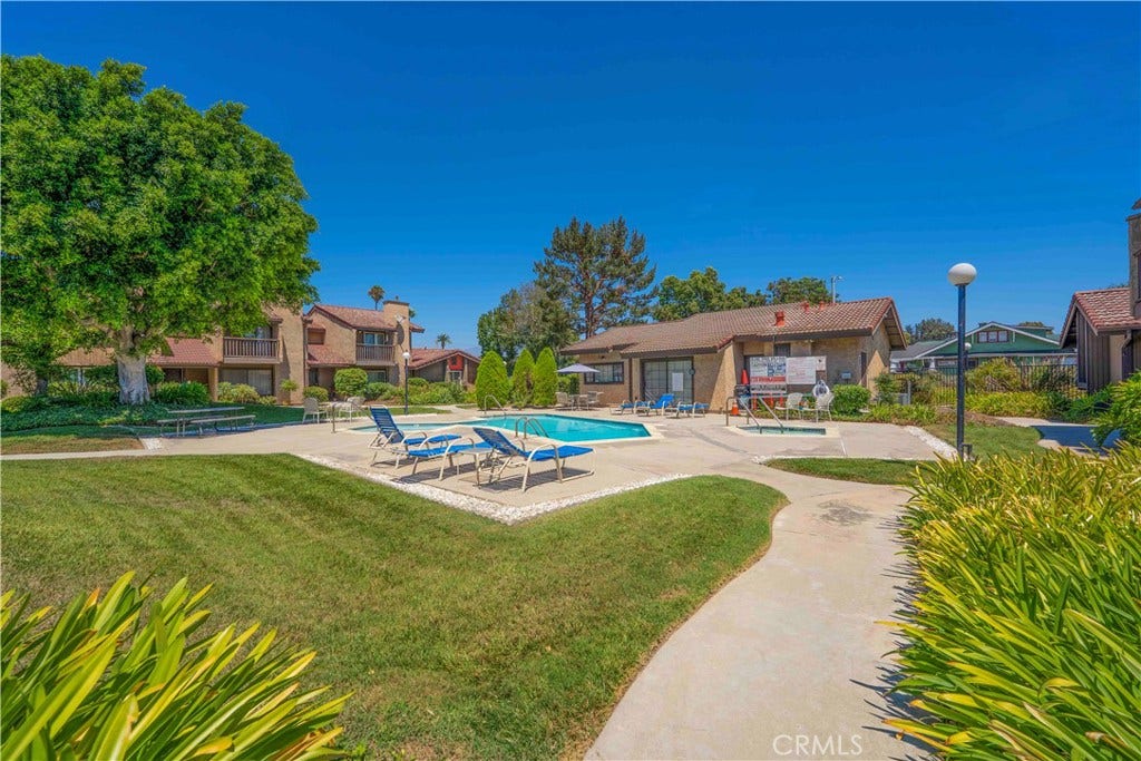 189 S Hollenbeck, Covina, CA 91723 189 S Hollenbeck, Covina, CA 91723