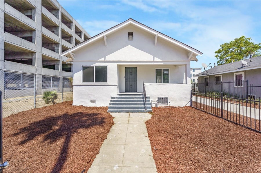 Property photo for 925 W 84th, Los Angeles, CA