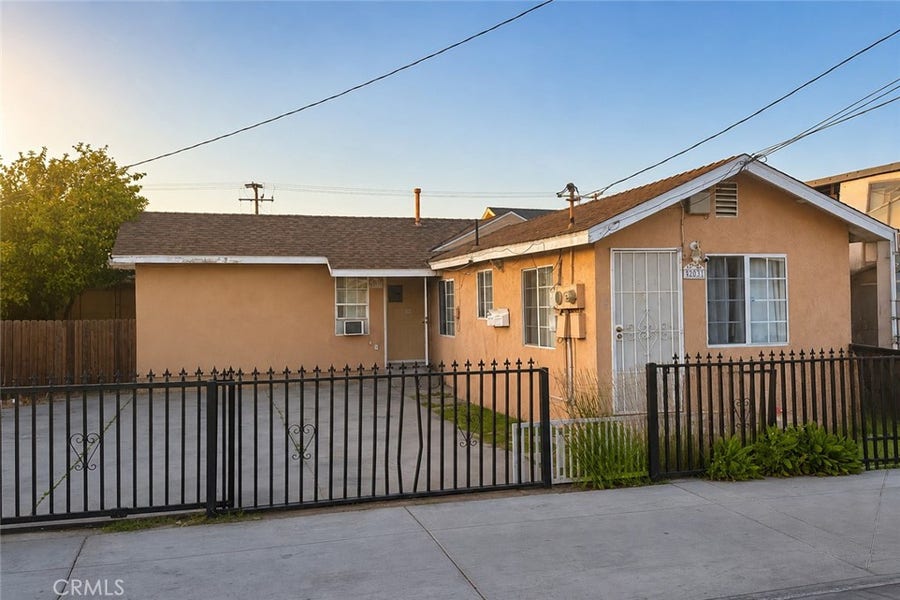 Property photo for 2031 E Spaulding Way, Long Beach, CA