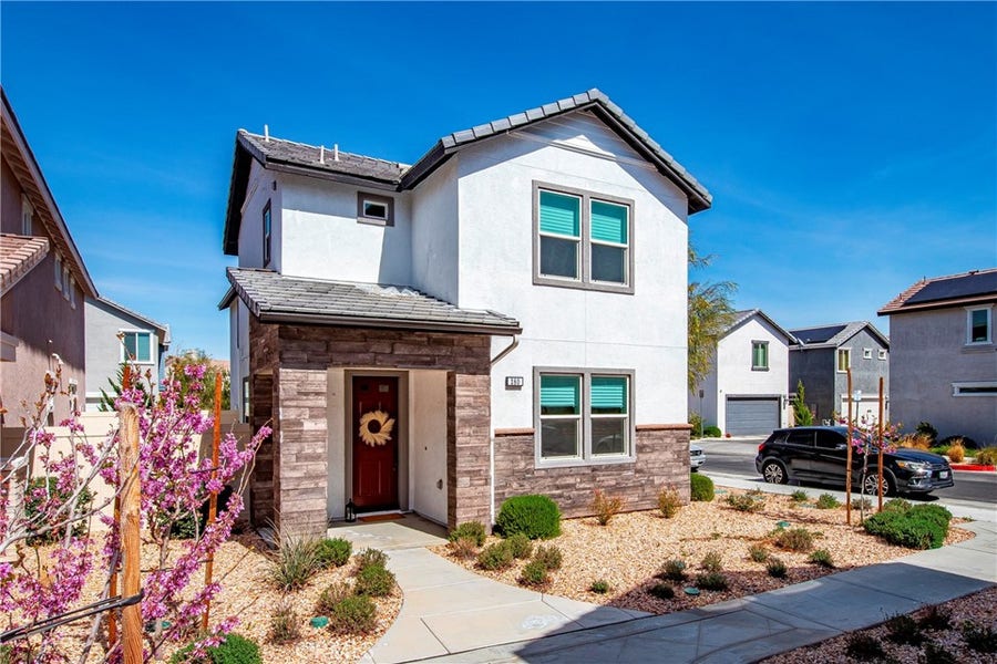 Property photo for 260 Summerville LN, Palmdale, CA