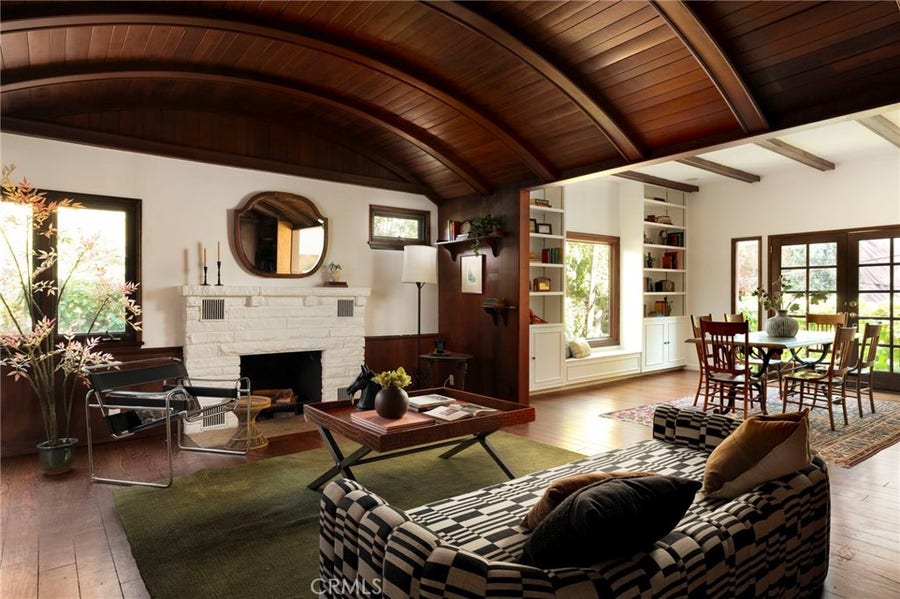 Property photo for 10423 Oletha Ln, Los Angeles, CA