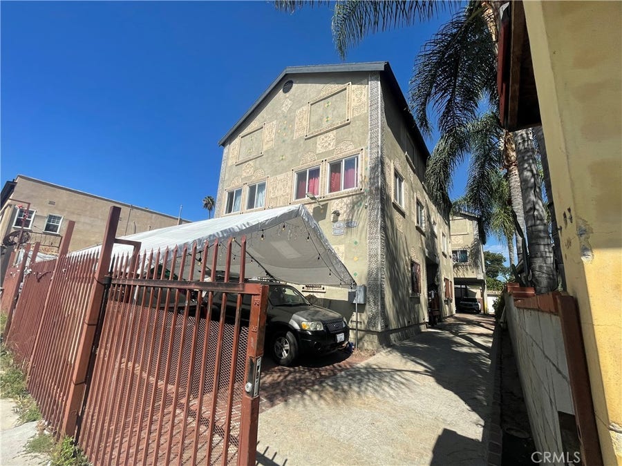 Property photo for 443 W 49th, Los Angeles, CA