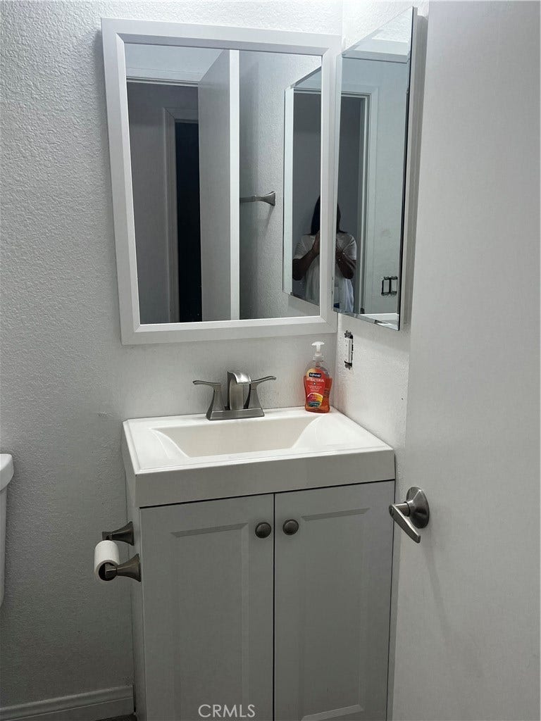 16328 Breezewood Court, Moreno Valley, CA 92551 Hallway bathroom