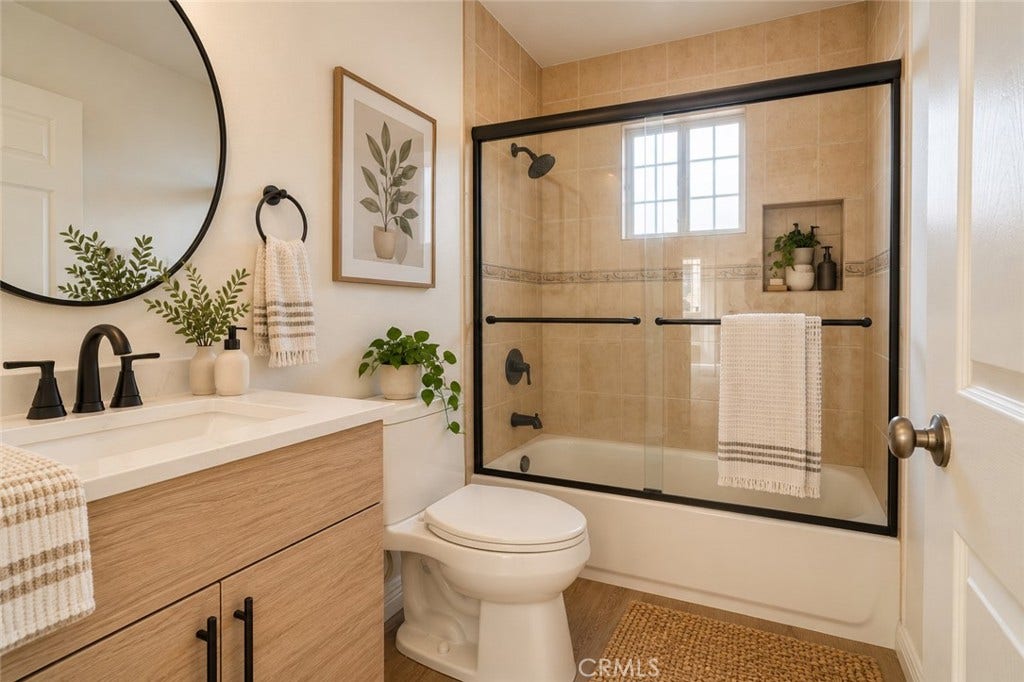 2500 Fairmount, Los Angeles, CA 90033 BATHROOM VIRTUALLY STAGED