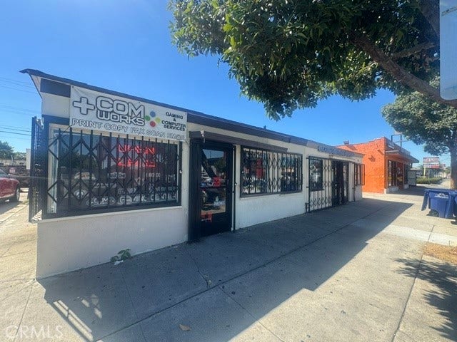 Property photo for 3292 Tweedy Boulevard, South Gate, CA