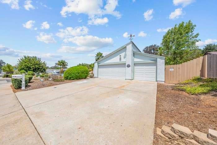 1062 Ponderosa, San Marcos, CA 92069 1062 Ponderosa, San Marcos, CA 92069