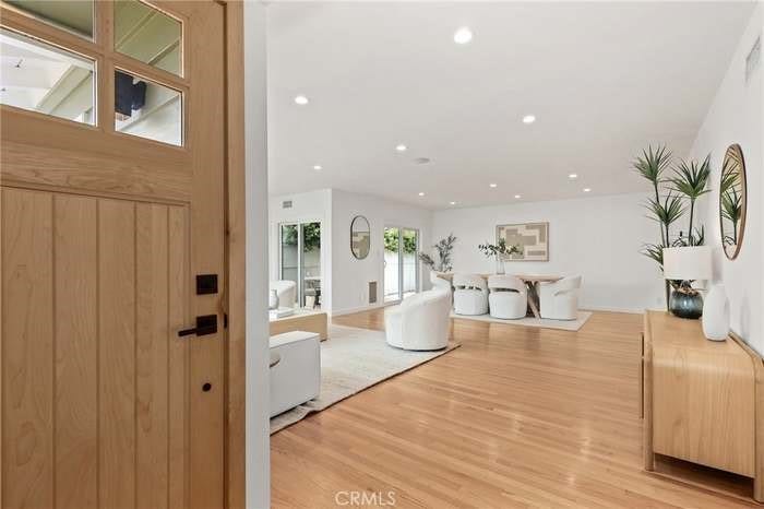 8163 Billowvista, Playa Del Rey, CA 90293