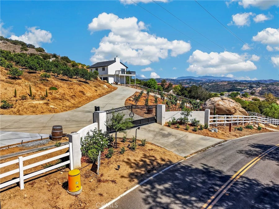 Property photo for 42450 El Calamar, Temecula, CA