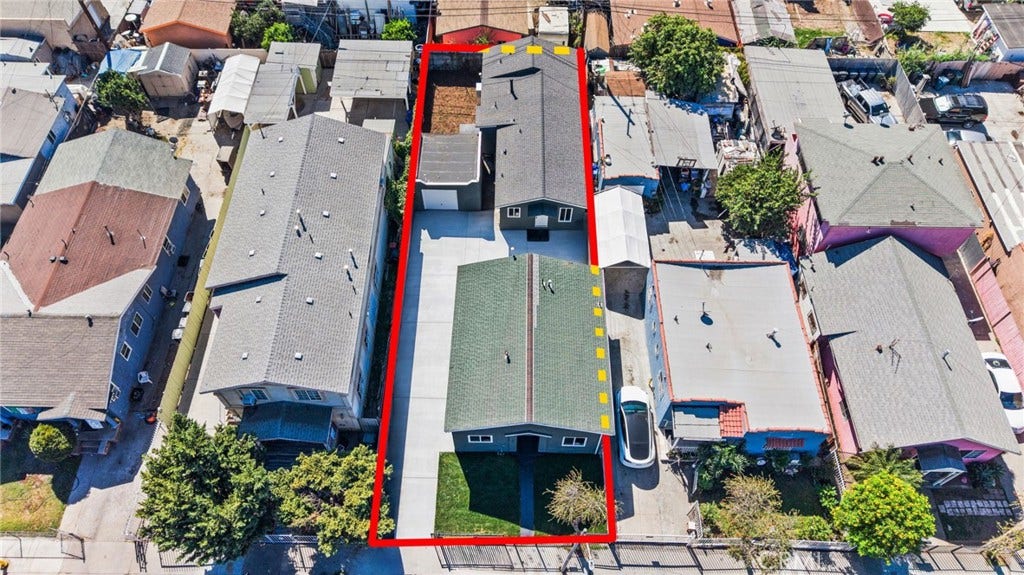 1202 E 76th Street, Los Angeles, CA 90001 1202 E 76th Street, Los Angeles, CA 90001
