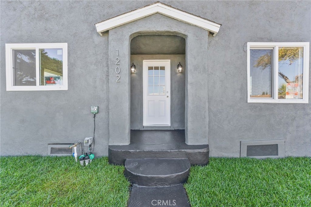 1202 E 76th Street, Los Angeles, CA 90001 1202 E 76th Street, Los Angeles, CA 90001
