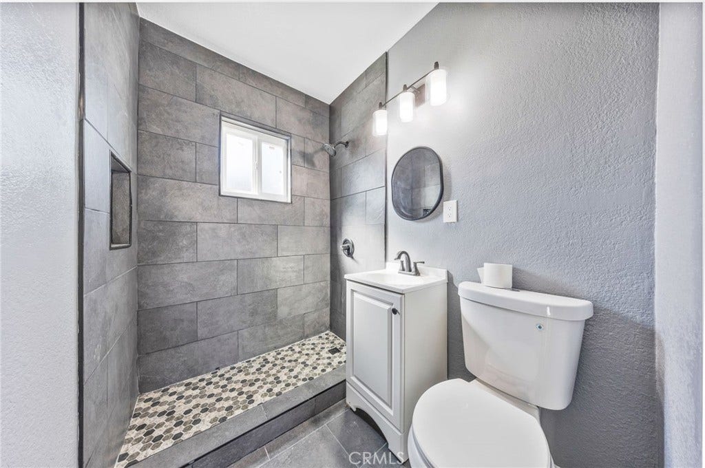 1202 E 76th Street, Los Angeles, CA 90001 1202 E 76th Street, Los Angeles, CA 90001